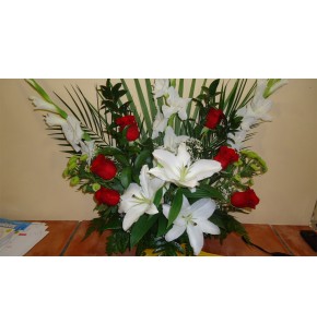 Centro Gladiolos, Rosas y Lillium Oriental